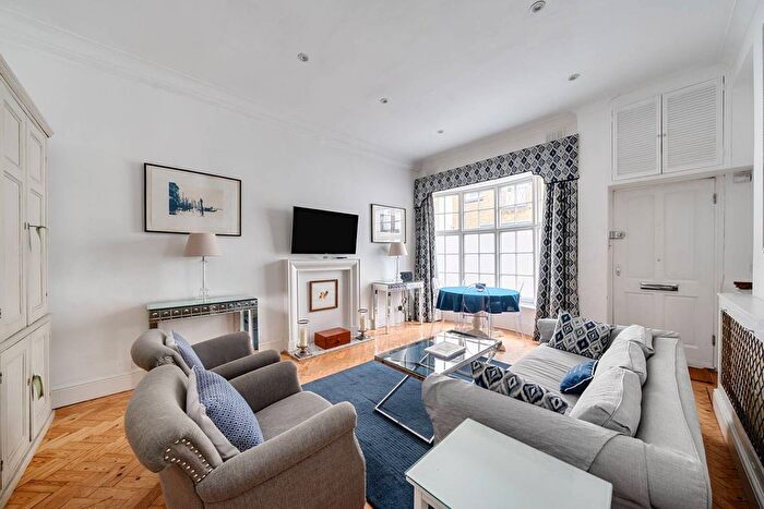 1 Bedroom Mews To Rent In Eaton Terrace Mews, Belgravia, London, SW1W