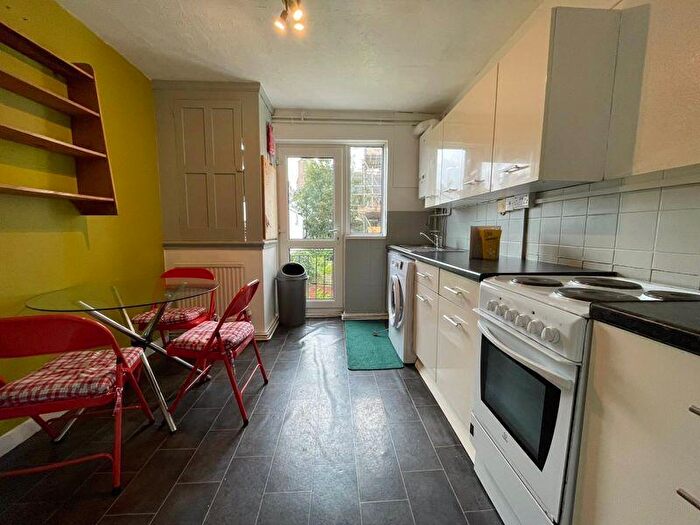 3 Bedroom Flat To Rent In Park Crescent Place, Brighton, BN2