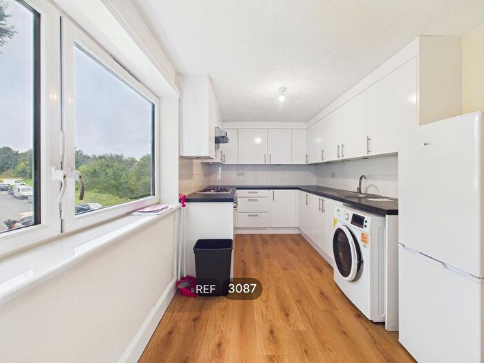 3 Bedroom Flat To Rent In , Fitch Drive, Brighton, BN2