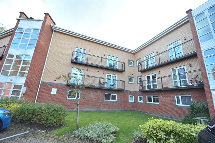2 Bedroom Flat To Rent In Wharf Road, Sale, M33