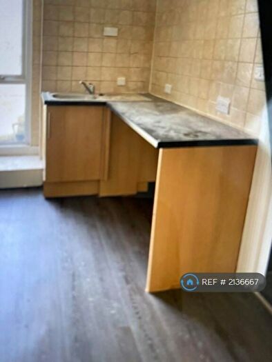 2 Bedroom Flat To Rent In South Terrace, Littlehampton, BN17