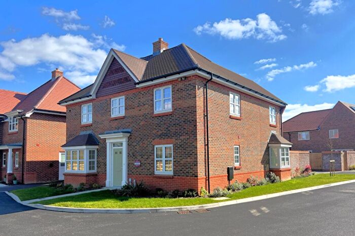 4 Bedroom Detached House For Sale In Sweeters Field Road, Alfold, GU6