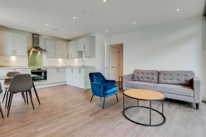 2 Bedroom Flat To Rent In Propeller Crescent, Croydon, CR0