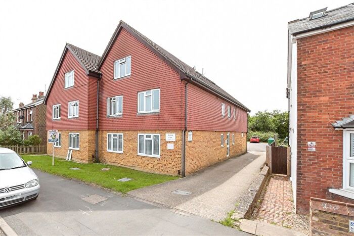 1 Bedroom Flat For Sale In Mayfield Court, Redhill, Surrey, RH1