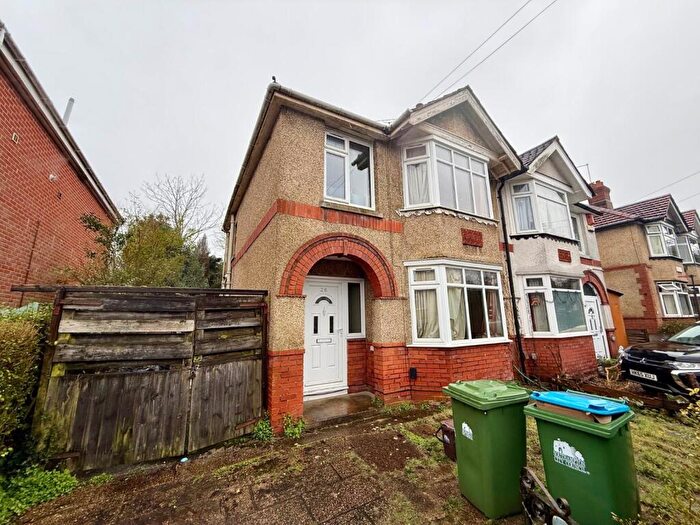 4 Bedroom Semi Detached House To Rent In Roselands Gardens, Southampton, Hampshire, SO17