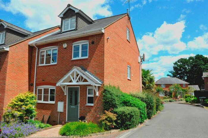 3 Bedroom End Of Terrace House To Rent In Kiln Close, Potten End, Berkhamsted, HP4