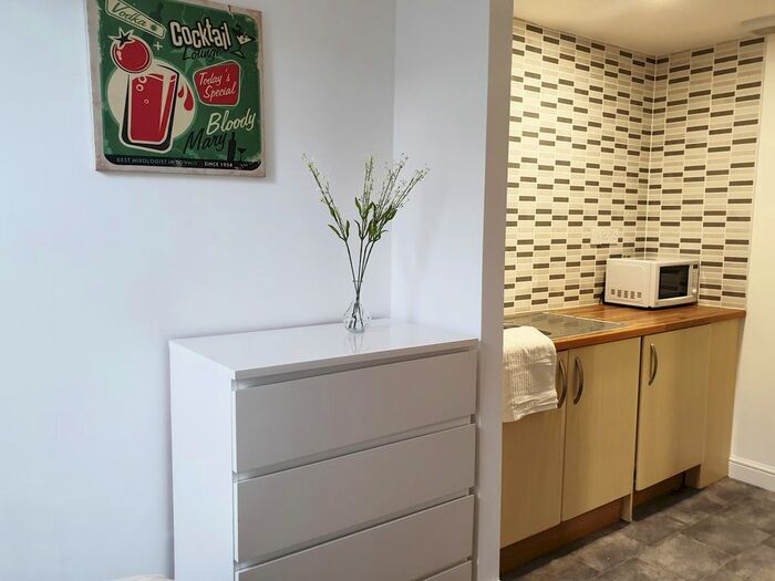 Studio To Rent In Spring Head, Wednesbury, WS10