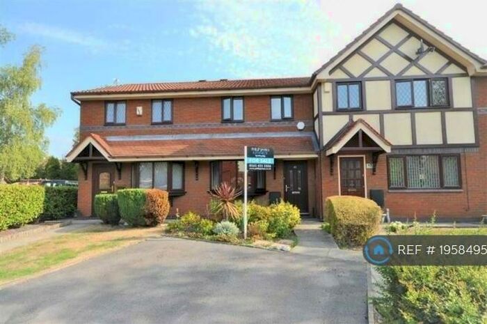 2 Bedroom Terraced House To Rent In Reddish, Manchester, M19