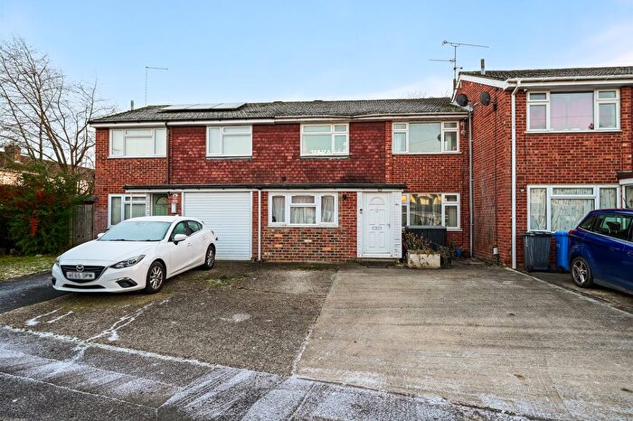 5 Bedroom Terraced House For Sale In Beaulieu Gardens, Blackwater, Camberley, GU17