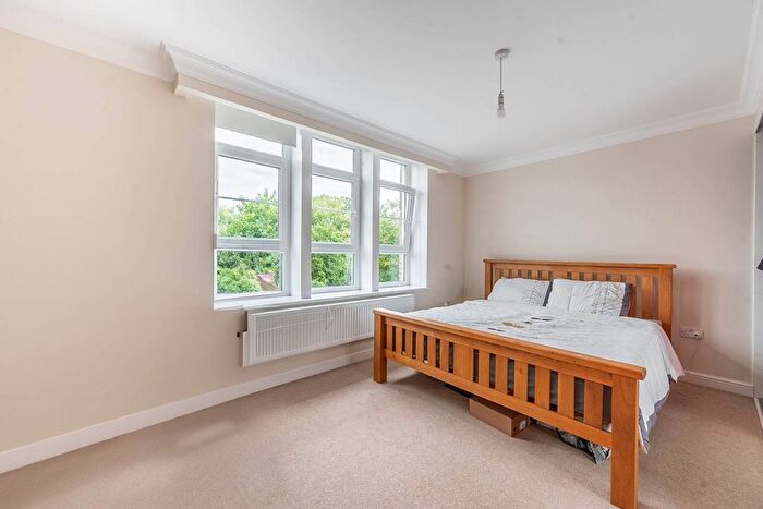 3 Bedroom Flat To Rent In Warren Fields, Stanmore, HA7