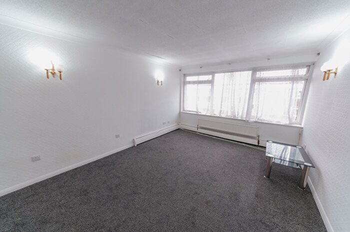 2 Bedroom Flat To Rent In Barton Meadows, Barkingside, Ilford, IG6