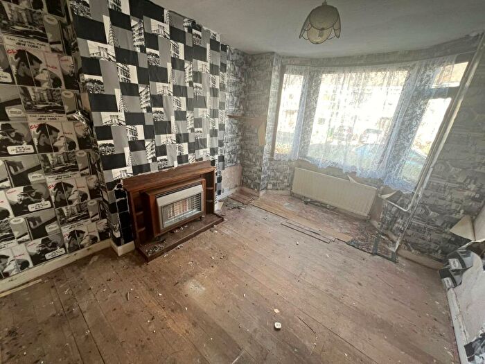 3 Bedroom End Of Terrace House For Sale In Sullivan Road, Courthouse Green, Coventry, West Midlands, CV6