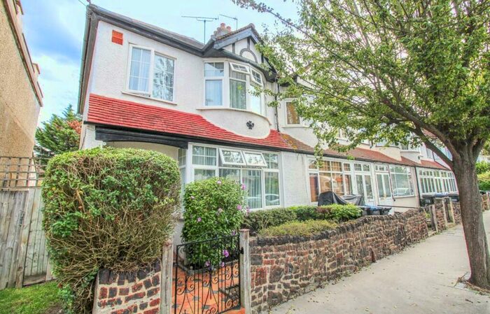 3 Bedroom End Of Terrace House To Rent In Beckford Road, Croydon, CR0