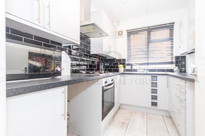 3 Bedroom Apartment To Rent In Beckway Street, London, SE17
