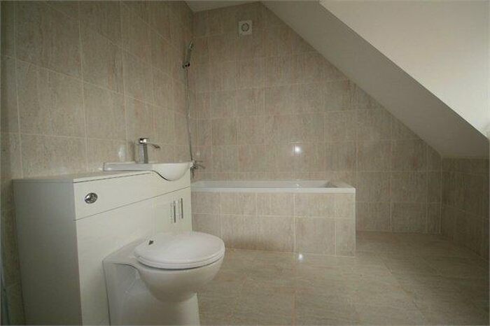 1 Bedroom Apartment To Rent In Lyons Court, Green Hundred Road, Peckham, SE15