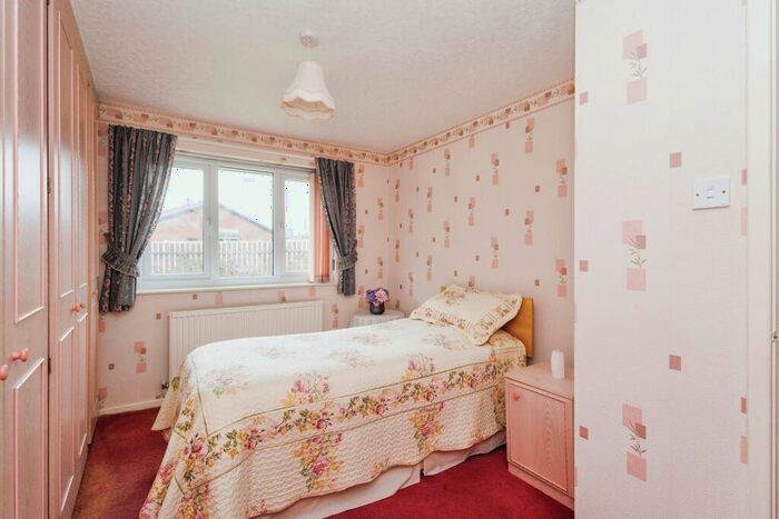2 Bedroom Bungalow For Sale In Cumberland Drive, Royton, Oldham, Greater Manchester, OL2