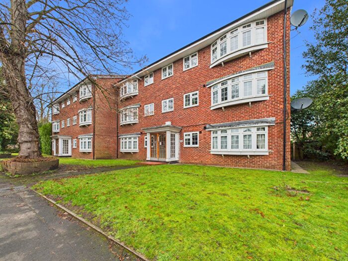 2 Bedroom Flat To Rent In Winbury Court, West Road, Maidenhead, Berkshire, SL6