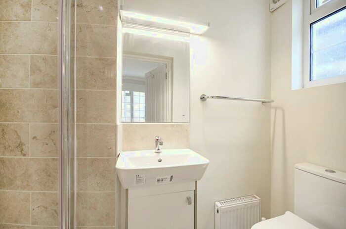 Studio To Rent In Clifton Gardens, Temple Fortune, London, NW11