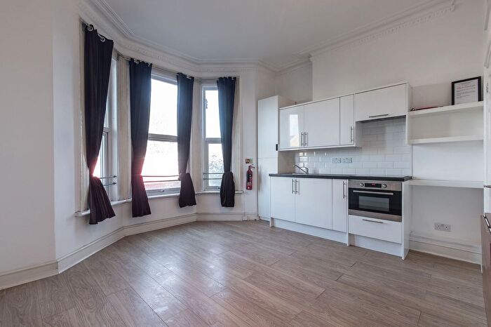 Studio To Rent In Talgarth Road, London, W14