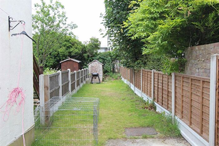 2 Bedroom Flat To Rent In Crowborough Road, Southend On Sea, SS2