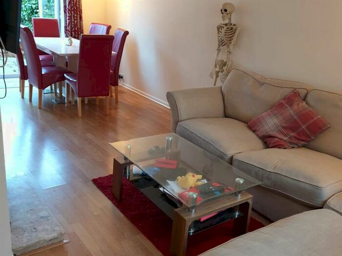 5 Bedroom Semi-Detached House To Rent In Queens Ave, Canterbury, CT2