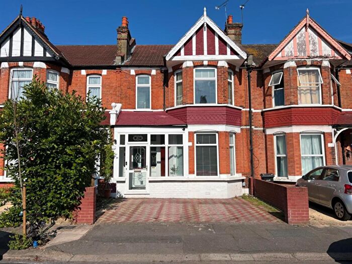 3 Bedroom Terraced House For Sale In Leamington Gardens, Ilford, IG3