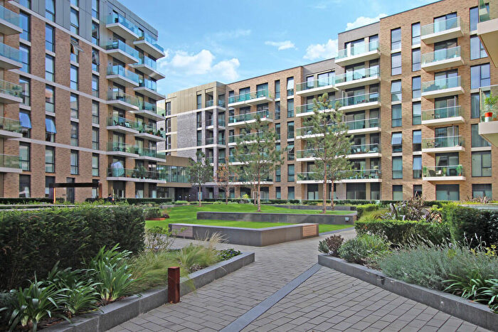 2 Bedroom Apartment To Rent In Queenshurst Square, Kingston Upon Thames, KT2