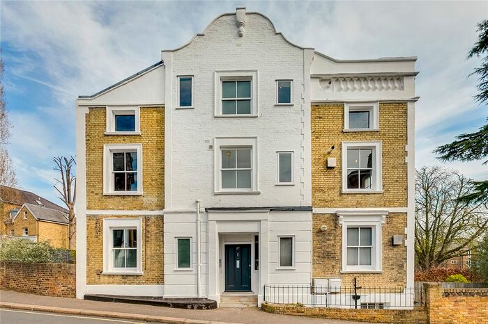2 Bedroom Flat To Rent In Queens Road, Richmond, Surrey, TW10