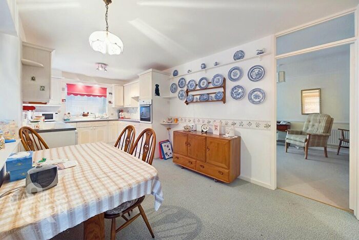 3 Bedroom Detached Bungalow For Sale In Waterloo Avenue, Roydon, Diss, IP22