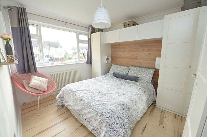 3 Bedroom Terraced House For Sale In Beechbrook Avenue, Yateley, GU46