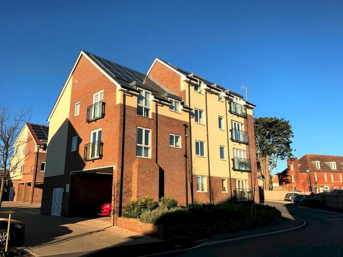2 Bedroom Flat To Rent In Southlands Way, Shoreham, BN43
