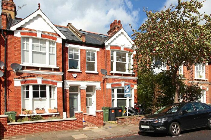 2 Bedroom Apartment To Rent In Midmoor Road, Balham, London, SW12