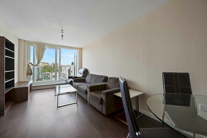 2 Bedroom Flat To Rent In Lancaster Gardens, East Finchley, N2