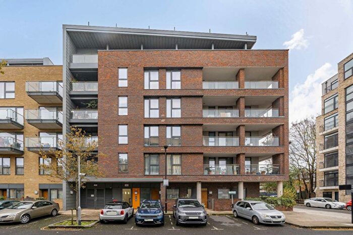 2 Bedroom Flat To Rent In Tewkesbury Road, West Ealing, W13