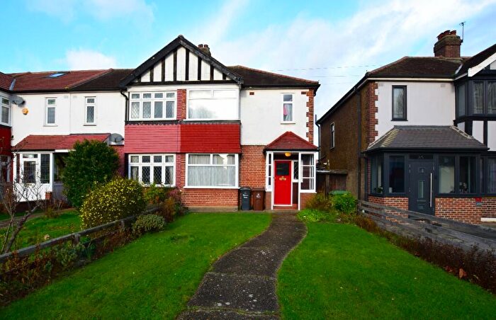 4 Bedroom Terraced House To Rent In Salcombe Drive, Romford, RM6