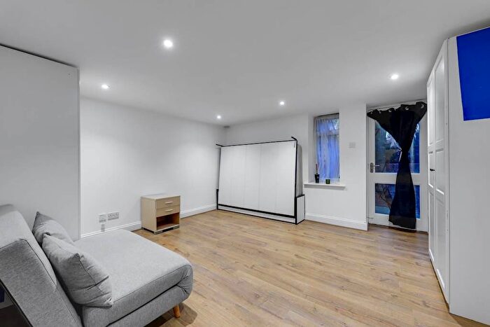 Studio To Rent In Tower Bridge Road, London, SE1