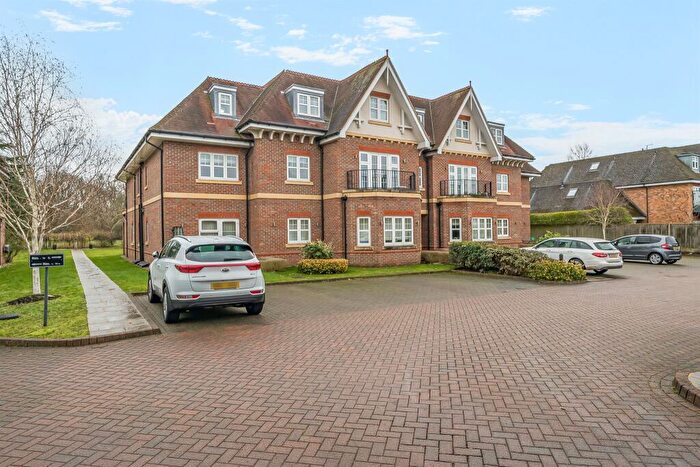 2 Bedroom Apartment For Sale In Shoppenhangers Road, Maidenhead, SL6