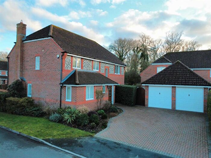 4 Bedroom Detached House For Sale In Water Lane, Newbury, RG19