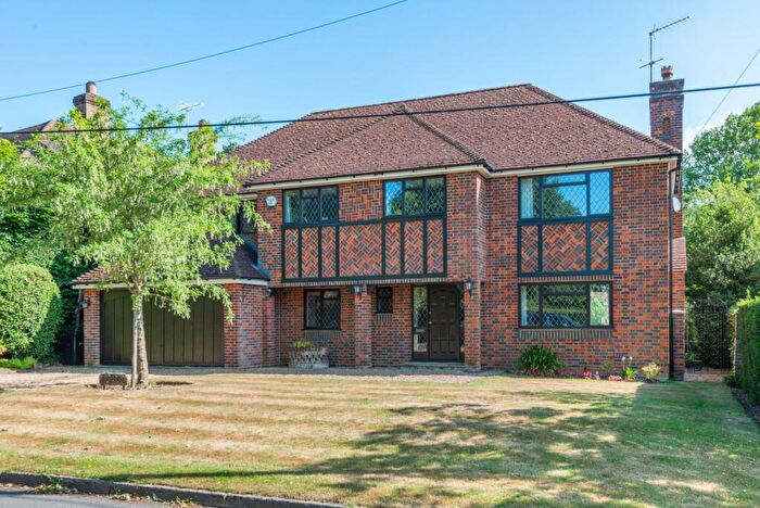 5 Bedroom Detached House For Sale In Oakhurst Avenue, Harpenden, Hertfordshire, AL5