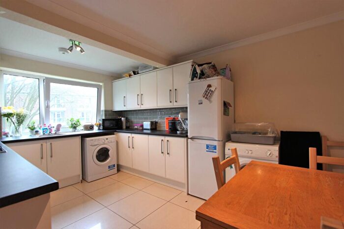 3 Bedroom Flat To Rent In Lower Brook Street, Winchester, SO23