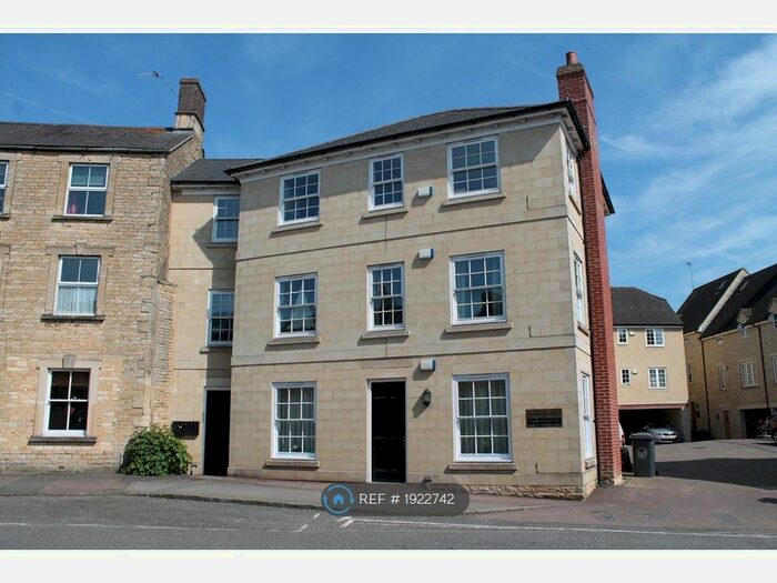 2 Bedroom Flat To Rent In Merchants Place, Chipping Norton, OX7