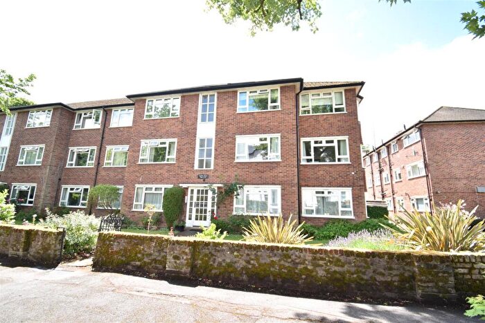 2 Bedroom Flat To Rent In Leighton House, Surbiton, KT6