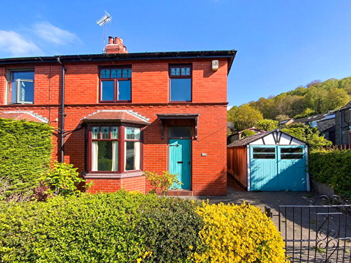 3 Bedroom Semi-Detached House For Sale In Sheffield Road, Glossop, SK13