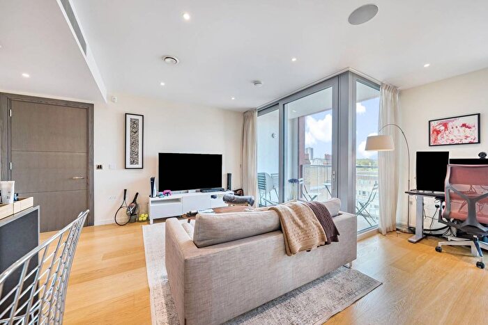 2 Bedroom Flat To Rent In Buckingham Gate, St James's Park, London, SW1E