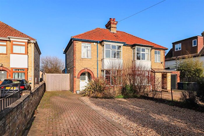 3 Bedroom Semi-Detached House For Sale In Green End Road, Cambridge, CB4