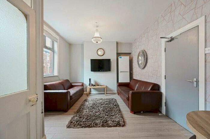 6 Bedroom End Of Terrace House To Rent In Portland Street, Preston, Lancashire, PR1