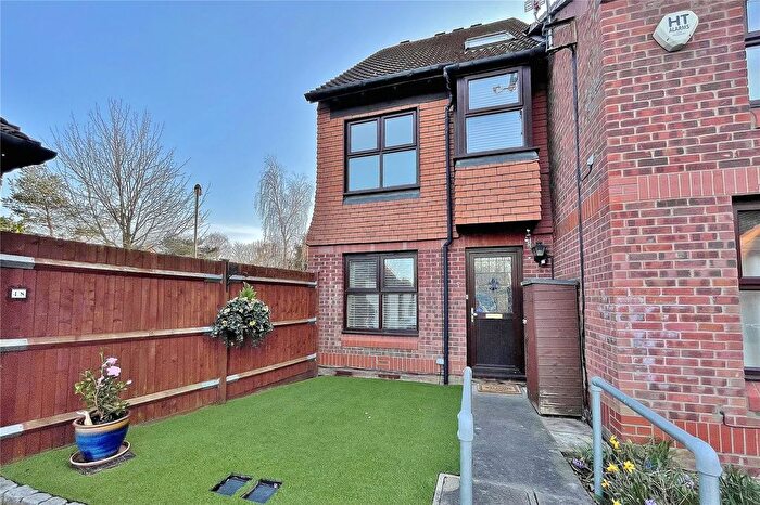 1 Bedroom Flat To Rent In Veryan, Goldsworth Park, Woking, Surrey, GU21