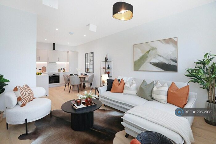 2 Bedroom Flat To Rent In Montpellier Drive, Cheltenham, GL50
