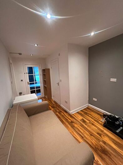 Studio To Rent In Victoria Street, Englefield Green, TW20