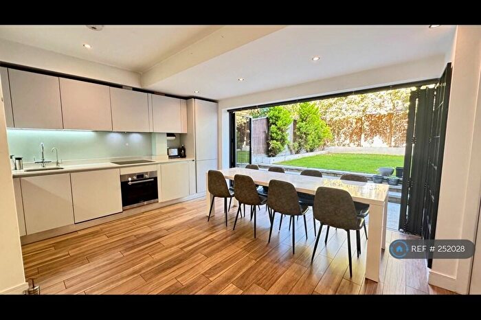 3 Bedroom Terraced House To Rent In Barclay Oval, Woodford Green, IG8
